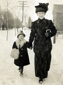 Nan and her mother, Anna, 1910